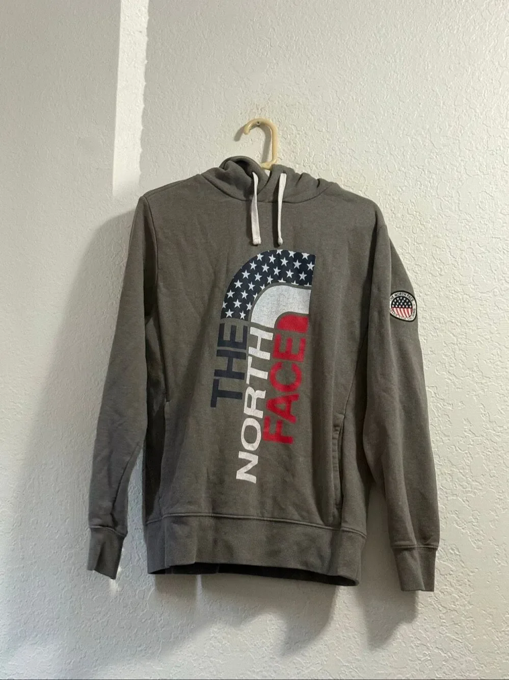 The North Face American Flag USA Hoodie Men's Sz S Gray W Embroidered Logo